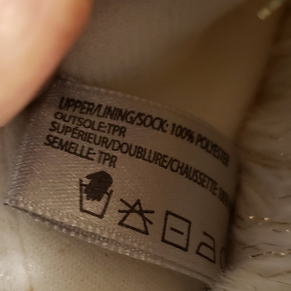 CHARLIE PAIGE SLIPPERS SIZE S COLOR BEIGE W/ GOLD BEAR FACE AND POM POM EARS - Picture 7 of 9